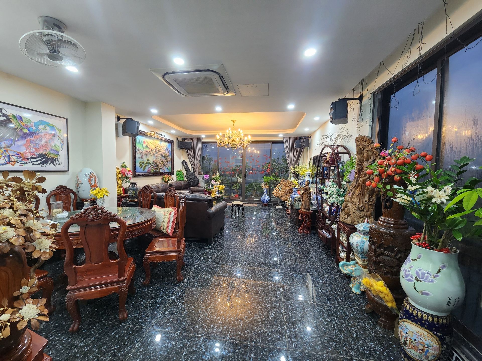 Bán nhà Nghi Tàm - diện tích 81m2 7 tầng - Mặt phố kinh doanh đa dạng - giá 38 tỷ