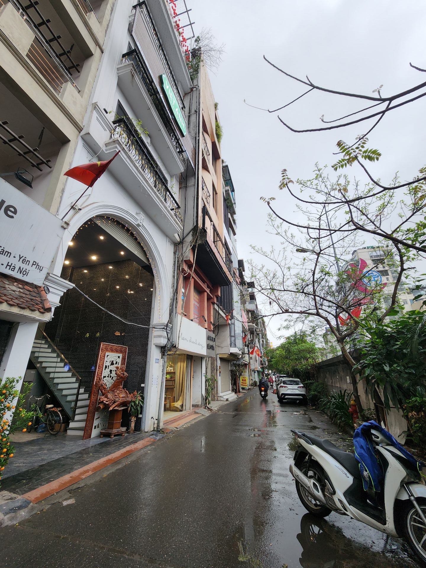 Bán nhà Nghi Tàm - diện tích 81m2 7 tầng - Mặt phố kinh doanh đa dạng - giá 38 tỷ