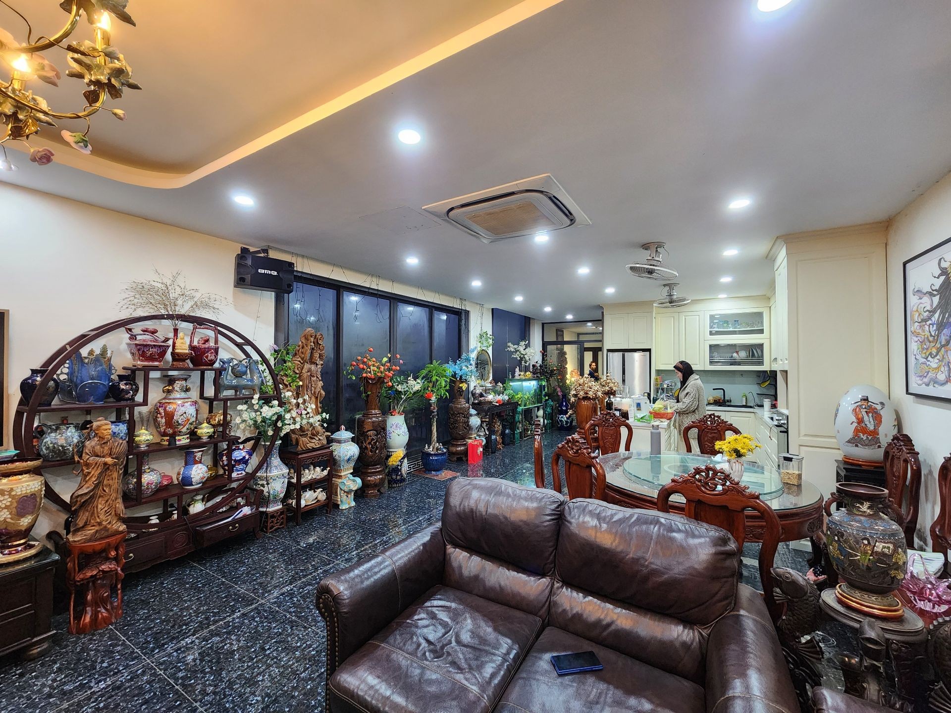 Bán nhà Nghi Tàm - diện tích 81m2 7 tầng - Mặt phố kinh doanh đa dạng - giá 38 tỷ