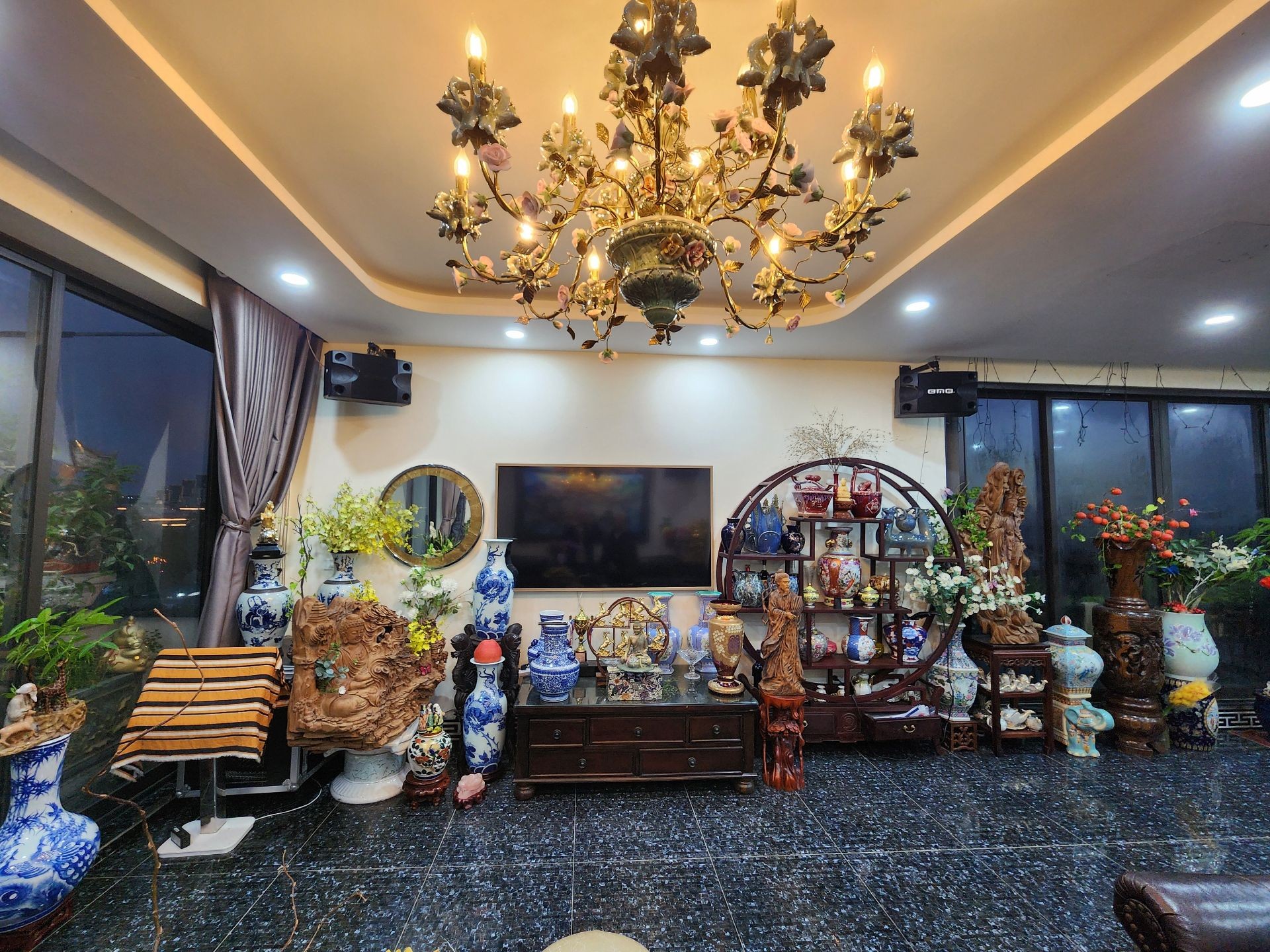 Bán nhà Nghi Tàm - diện tích 81m2 7 tầng - Mặt phố kinh doanh đa dạng - giá 38 tỷ