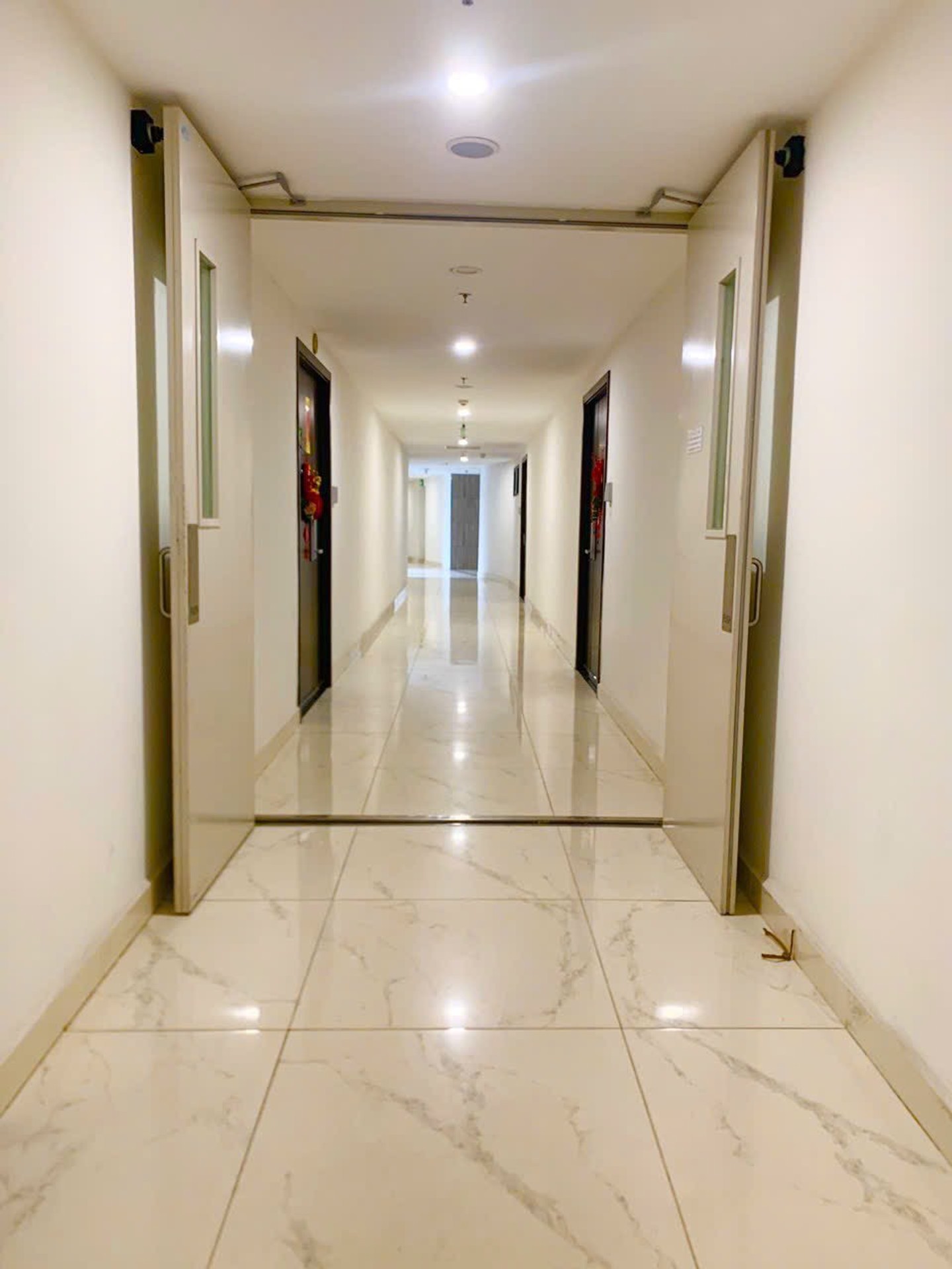 Bán nhà Minh Khai - diện tích 76m2 1 tầng - Căn hộ 2 ban công nhìn sân chơi - giá 8,9 tỷ