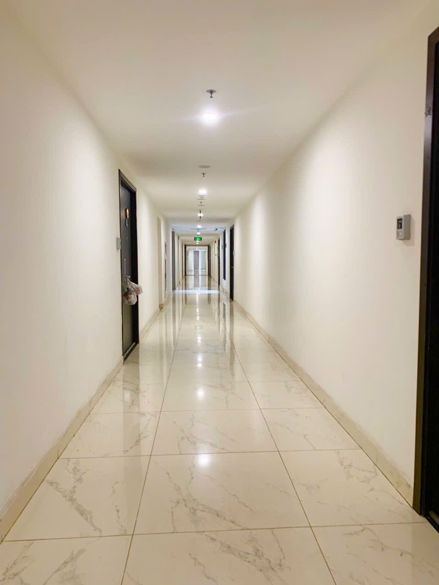 Bán nhà Minh Khai - diện tích 76m2 1 tầng - Căn hộ 2 ban công nhìn sân chơi - giá 8,9 tỷ