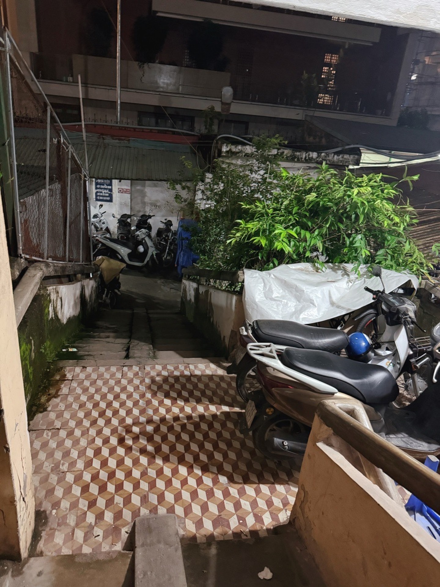 Bán nhà Trần Khánh Dư - diện tích 35m2 1 tầng - Tập thể nằm trên mặt phố - giá 3 tỷ