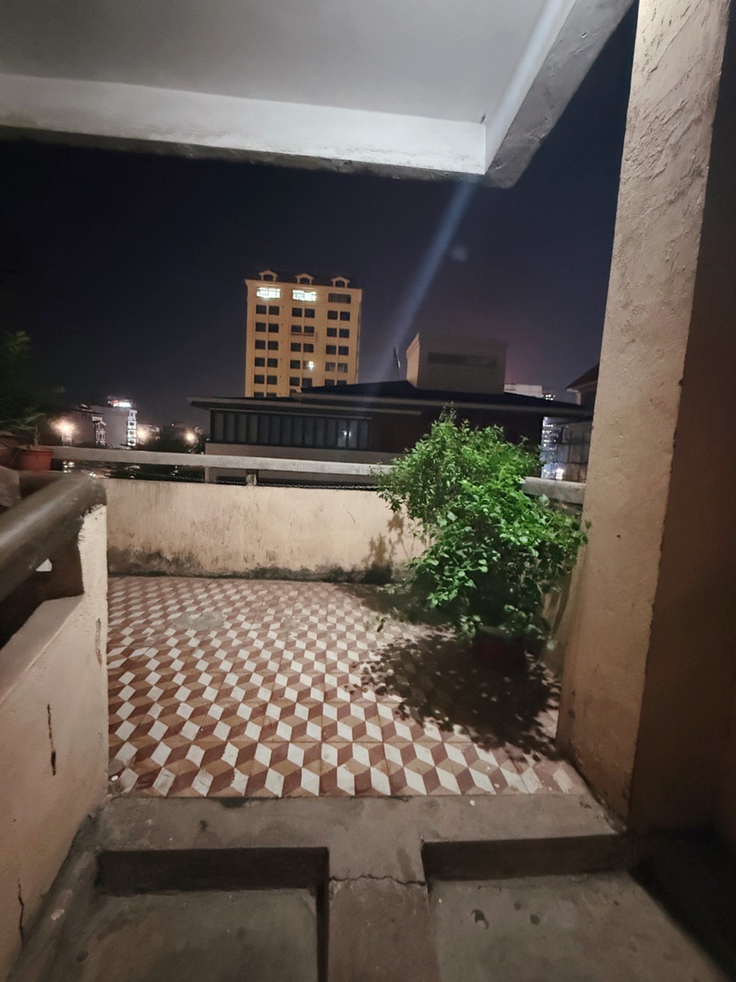 Bán nhà Trần Khánh Dư - diện tích 35m2 1 tầng - Tập thể nằm trên mặt phố - giá 3 tỷ
