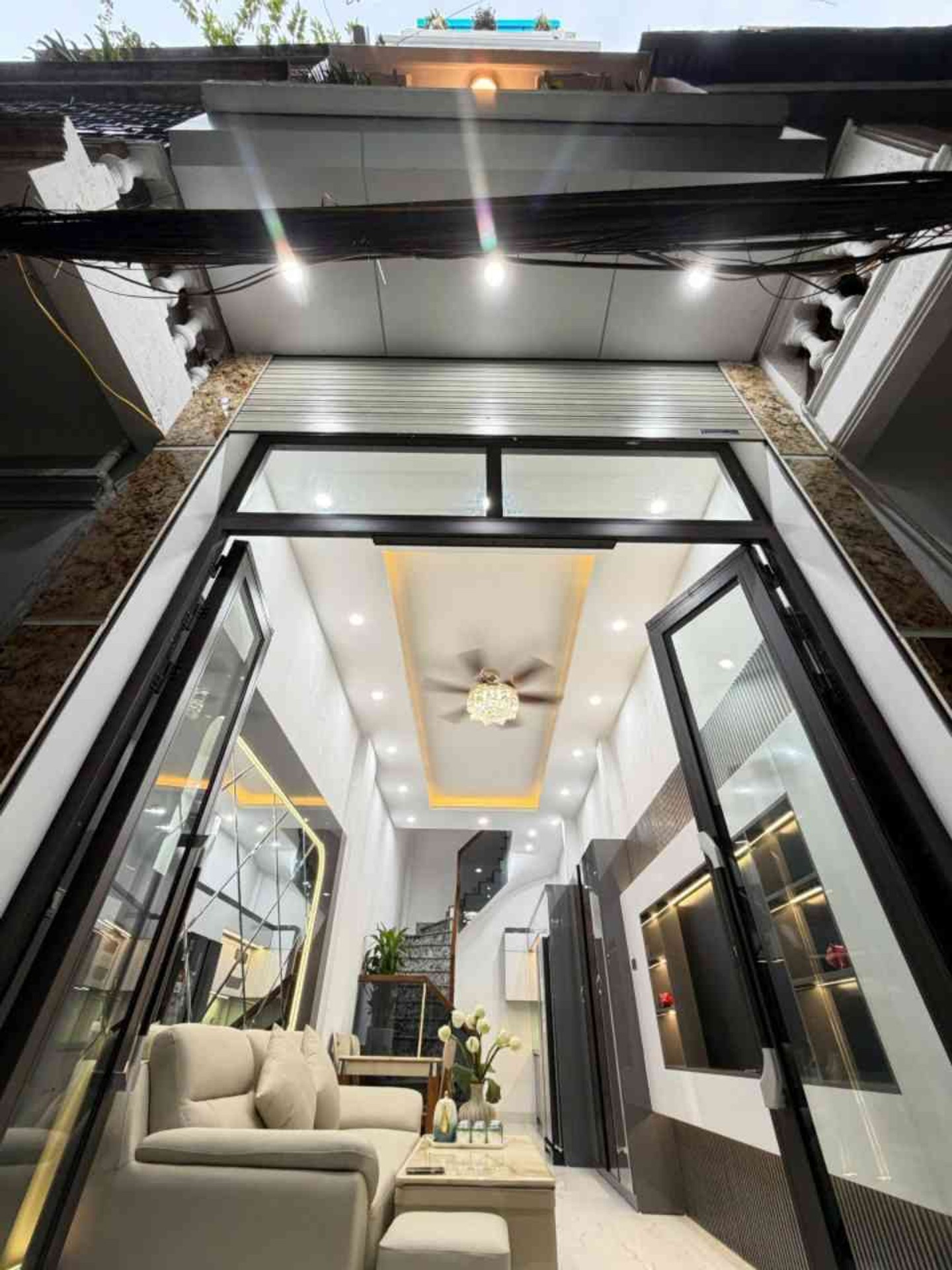 Bán nhà Đình Đông - diện tích 27m2 5 tầng - Mặt ngõ thông kinh doanh - giá 11,75 tỷ