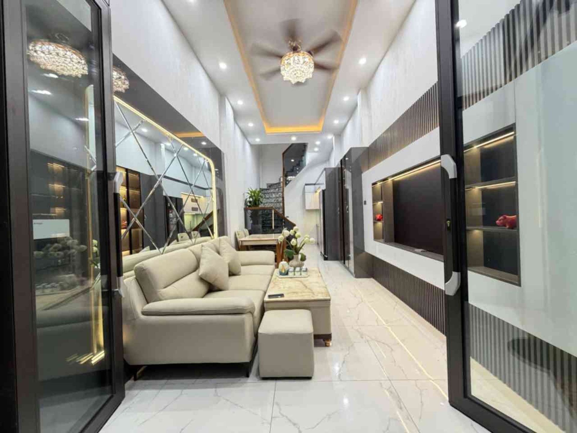 Bán nhà Đình Đông - diện tích 27m2 5 tầng - Mặt ngõ thông kinh doanh - giá 11,75 tỷ