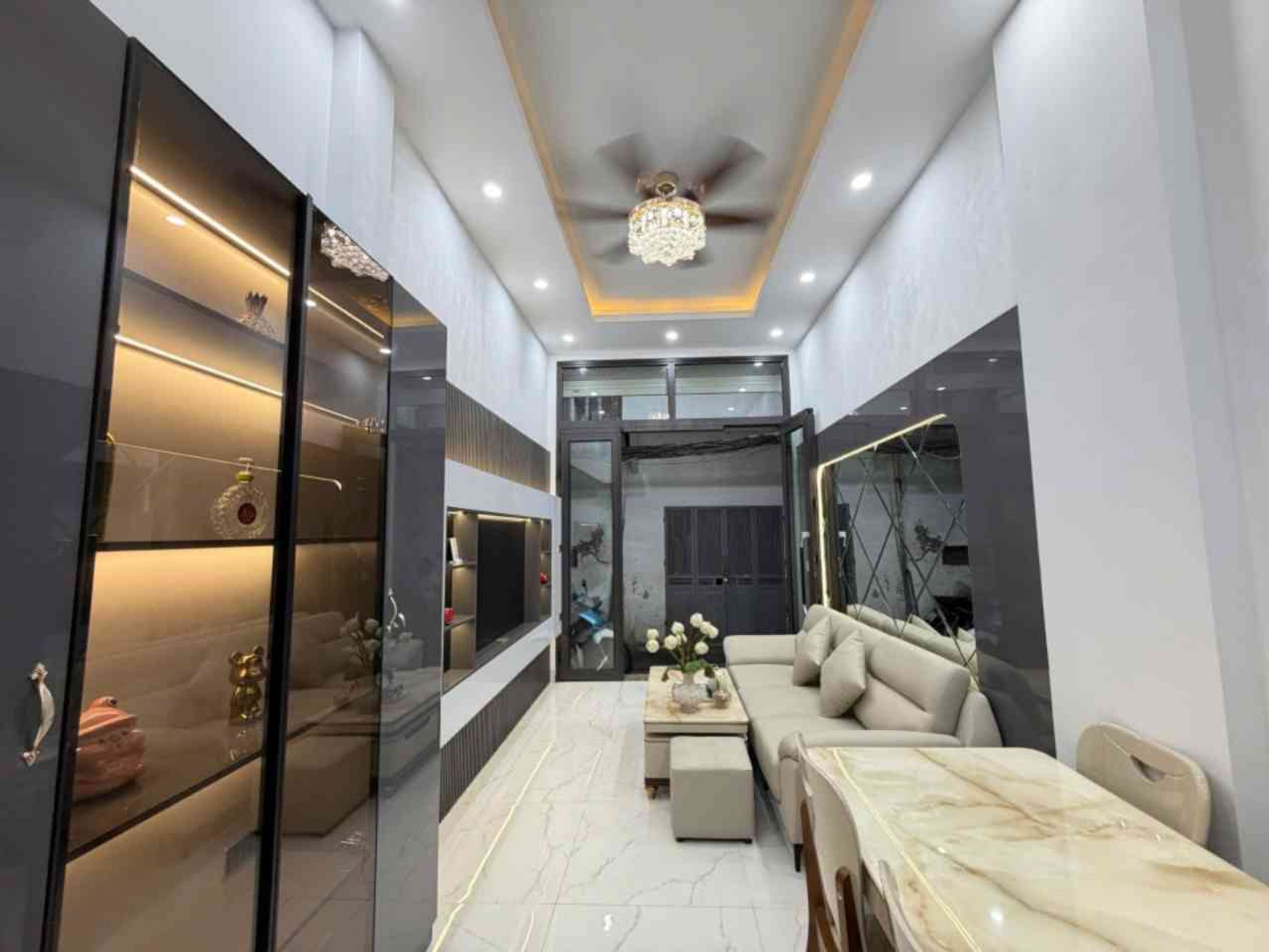 Bán nhà Đình Đông - diện tích 27m2 5 tầng - Mặt ngõ thông kinh doanh - giá 11,75 tỷ