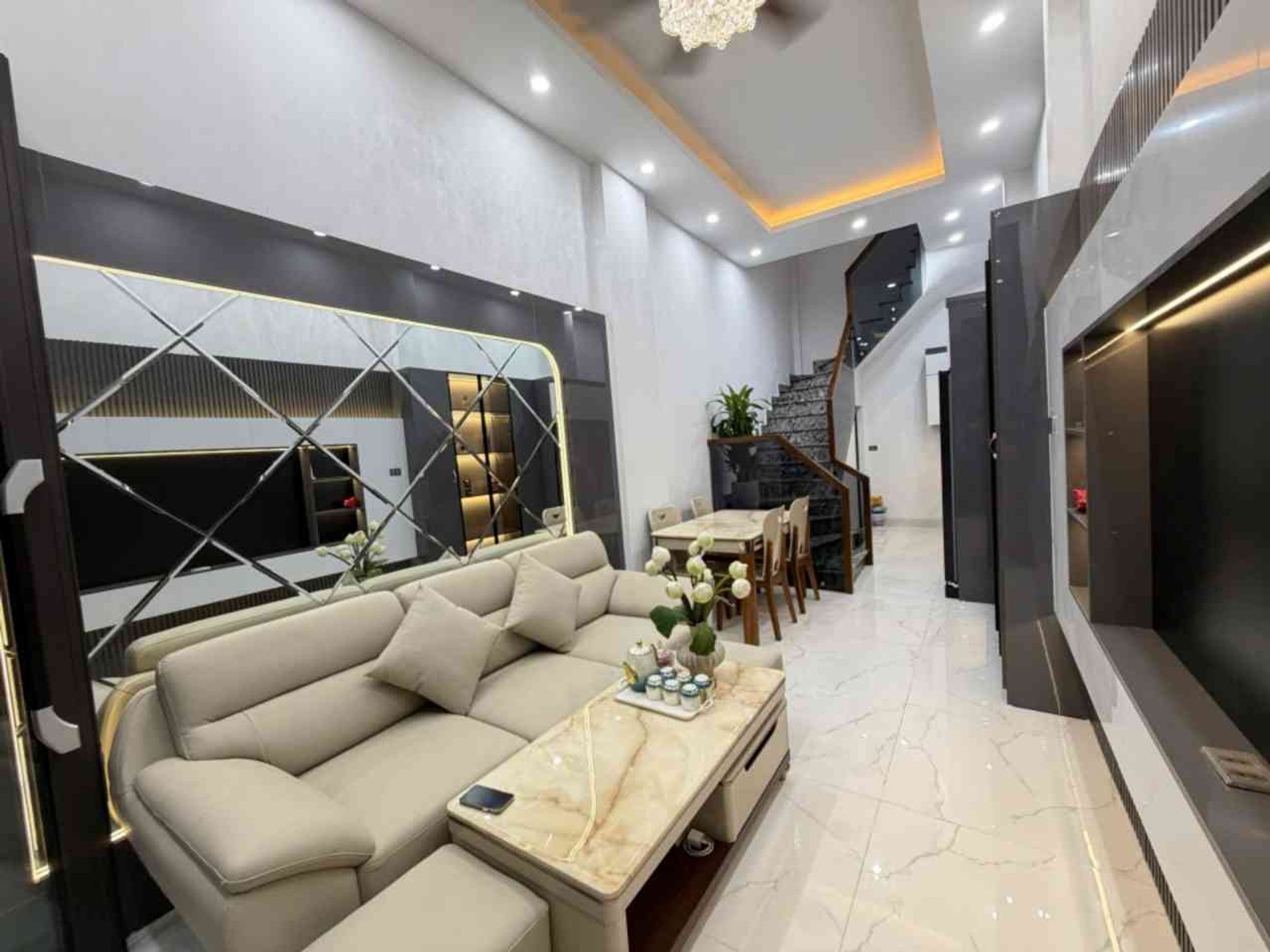 Bán nhà Đình Đông - diện tích 27m2 5 tầng - Mặt ngõ thông kinh doanh - giá 11,75 tỷ