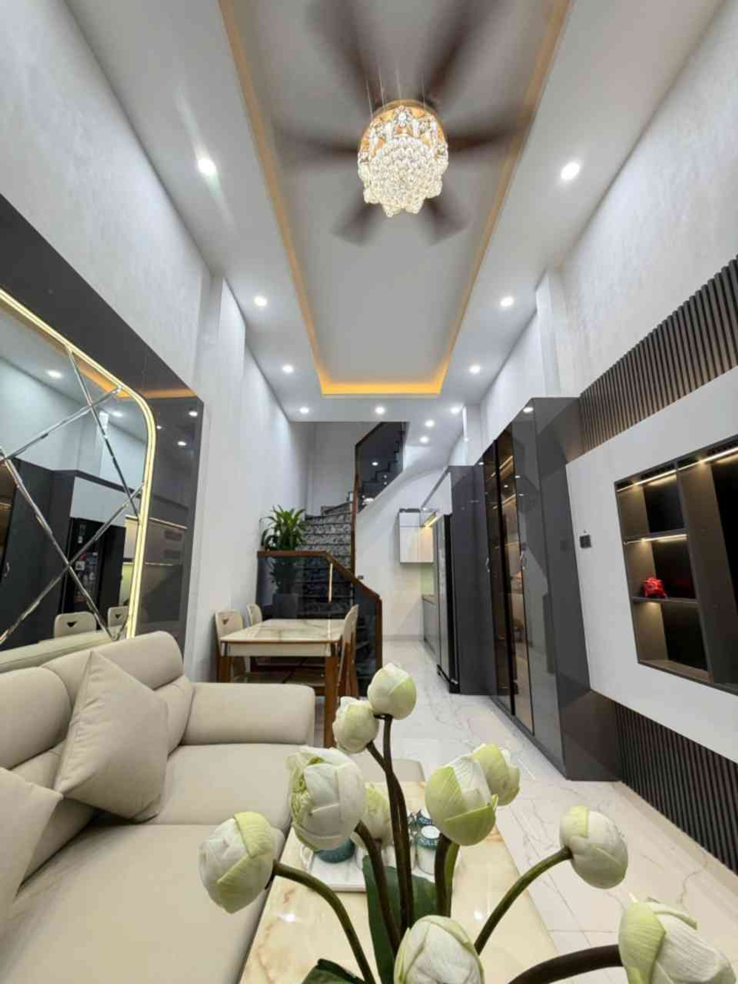Bán nhà Đình Đông - diện tích 27m2 5 tầng - Mặt ngõ thông kinh doanh - giá 11,75 tỷ