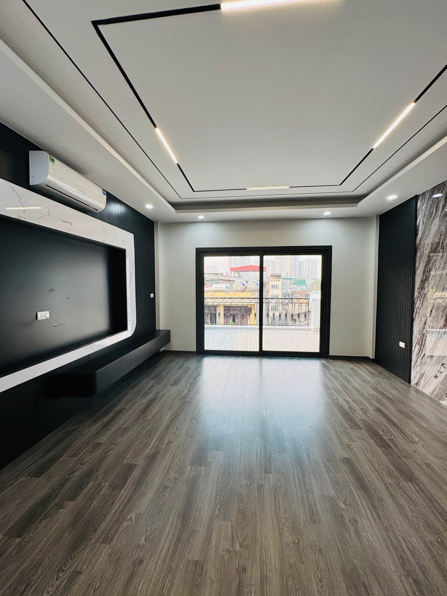 Bán nhà Tân Mai - diện tích 90m2 6 tầng - Ô TÔ VÀO NHÀ - giá 25,8 tỷ
