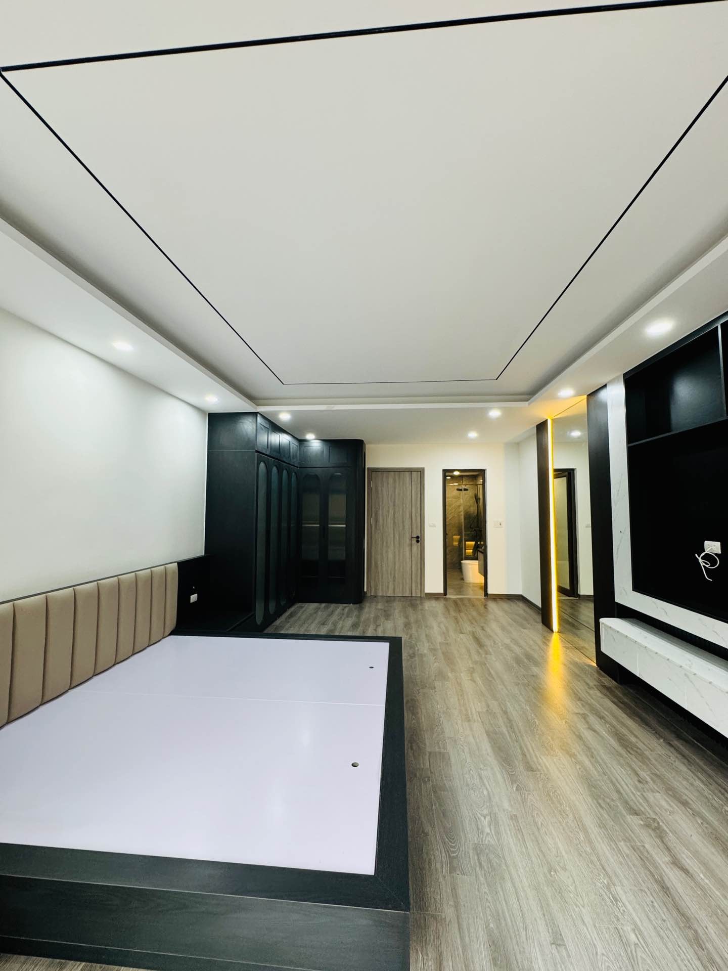 Bán nhà Tân Mai - diện tích 90m2 6 tầng - Ô TÔ VÀO NHÀ - giá 25,8 tỷ
