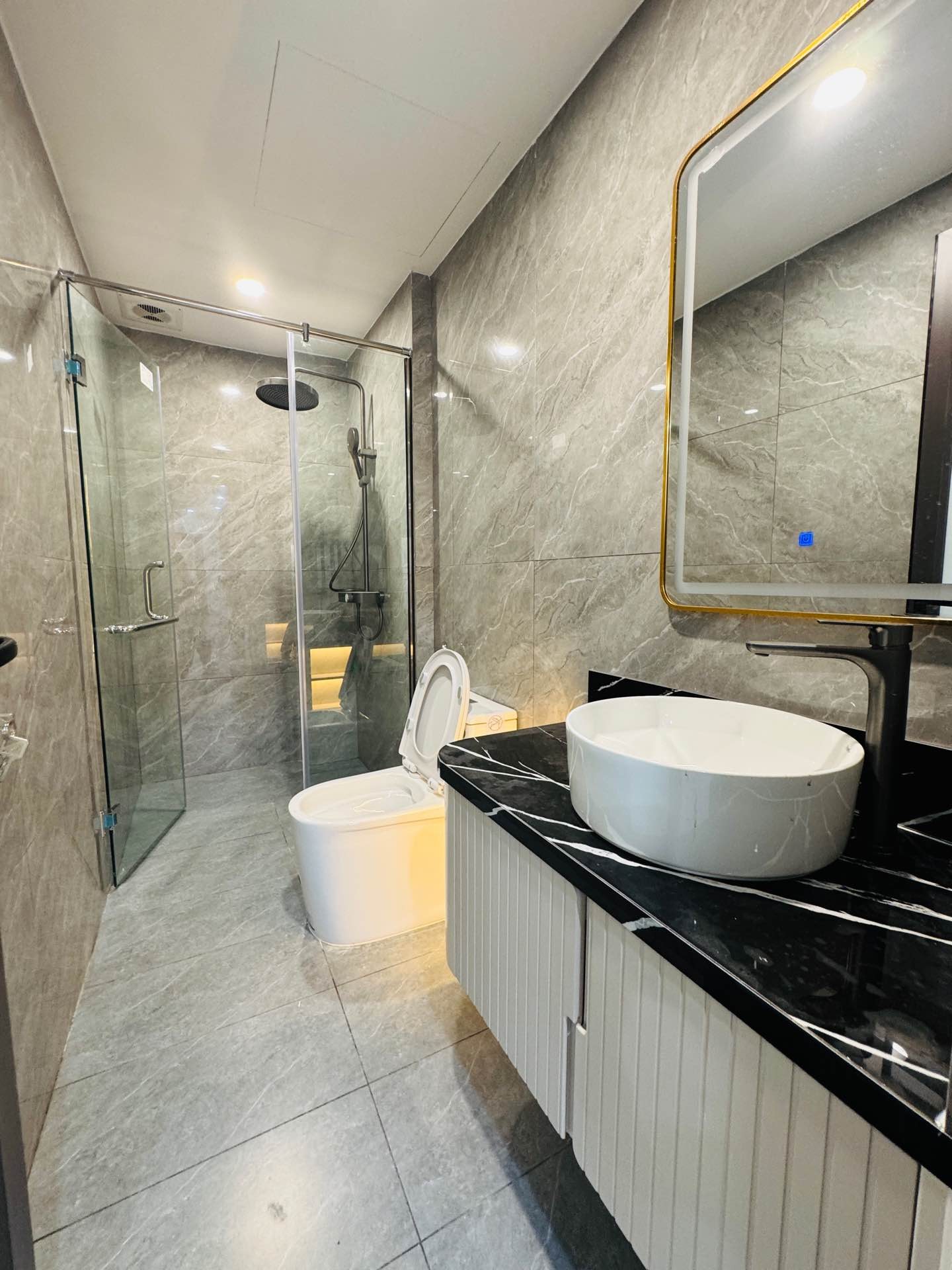 Bán nhà Tân Mai - diện tích 90m2 6 tầng - Ô TÔ VÀO NHÀ - giá 25,8 tỷ