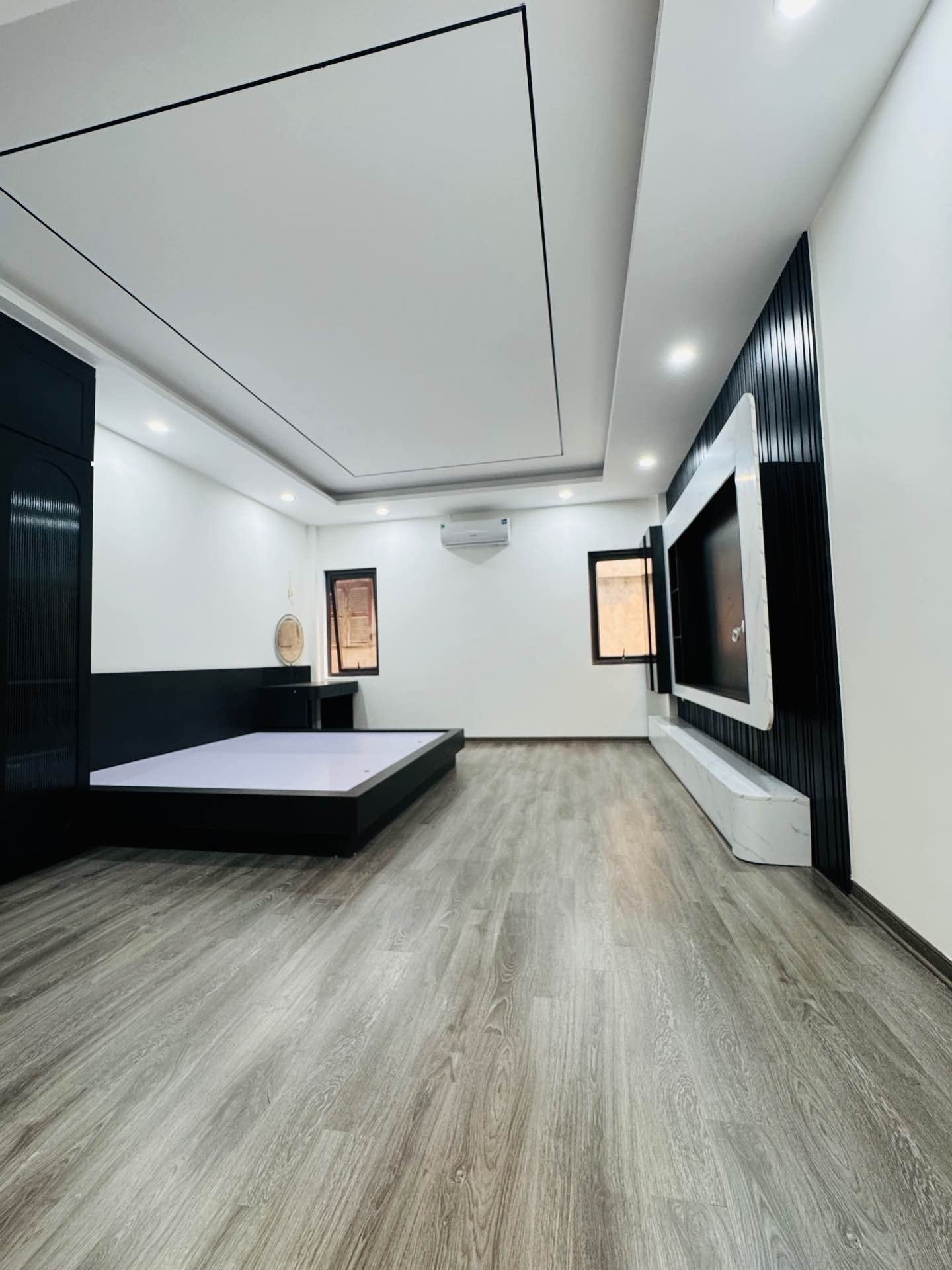 Bán nhà Tân Mai - diện tích 90m2 6 tầng - Ô TÔ VÀO NHÀ - giá 25,8 tỷ