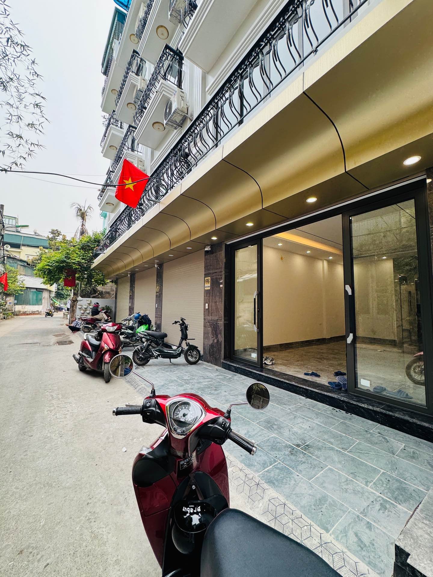 Bán nhà Tân Mai - diện tích 90m2 6 tầng - Ô TÔ VÀO NHÀ - giá 25,8 tỷ