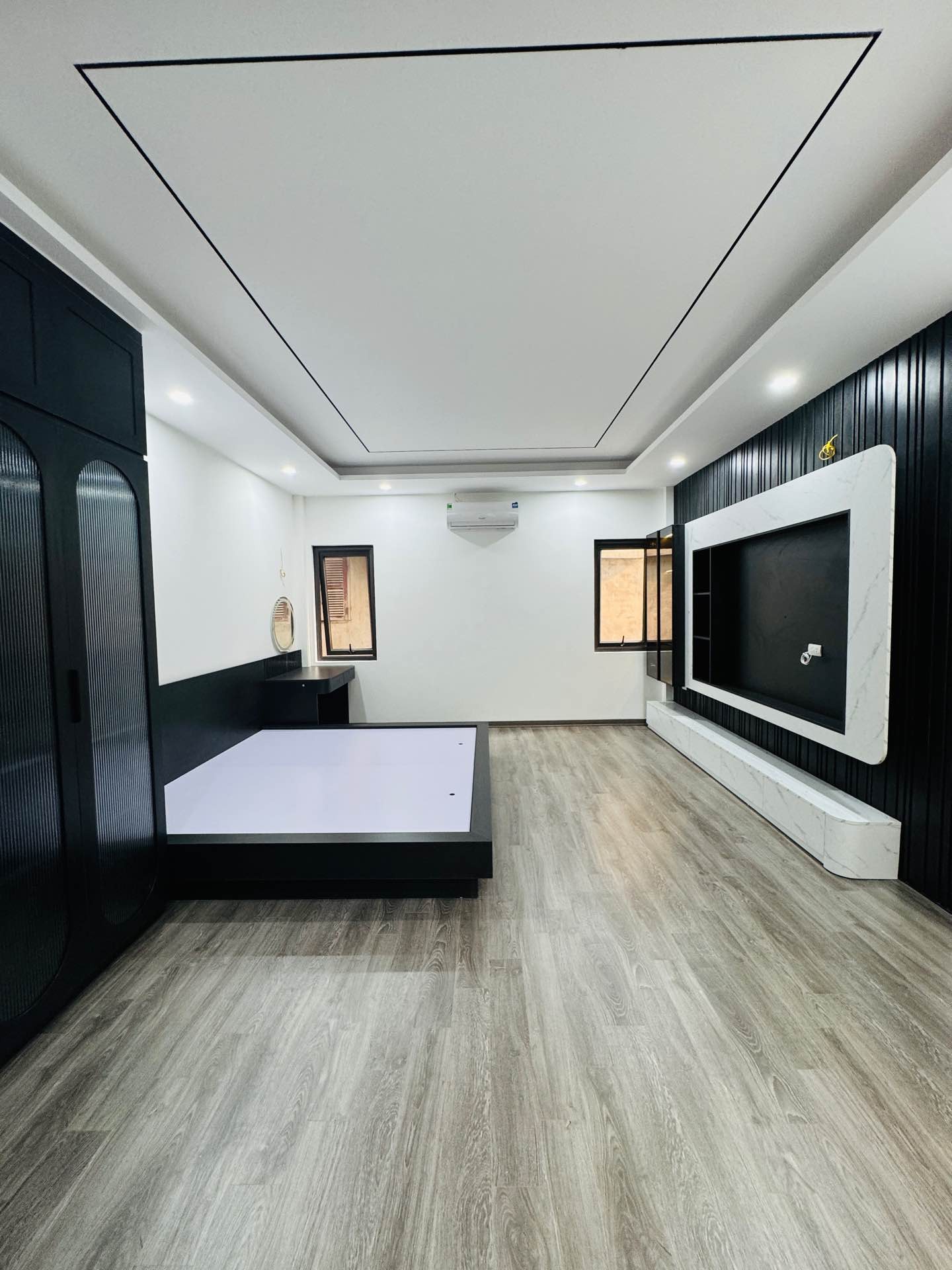Bán nhà Tân Mai - diện tích 90m2 6 tầng - Ô TÔ VÀO NHÀ - giá 25,8 tỷ