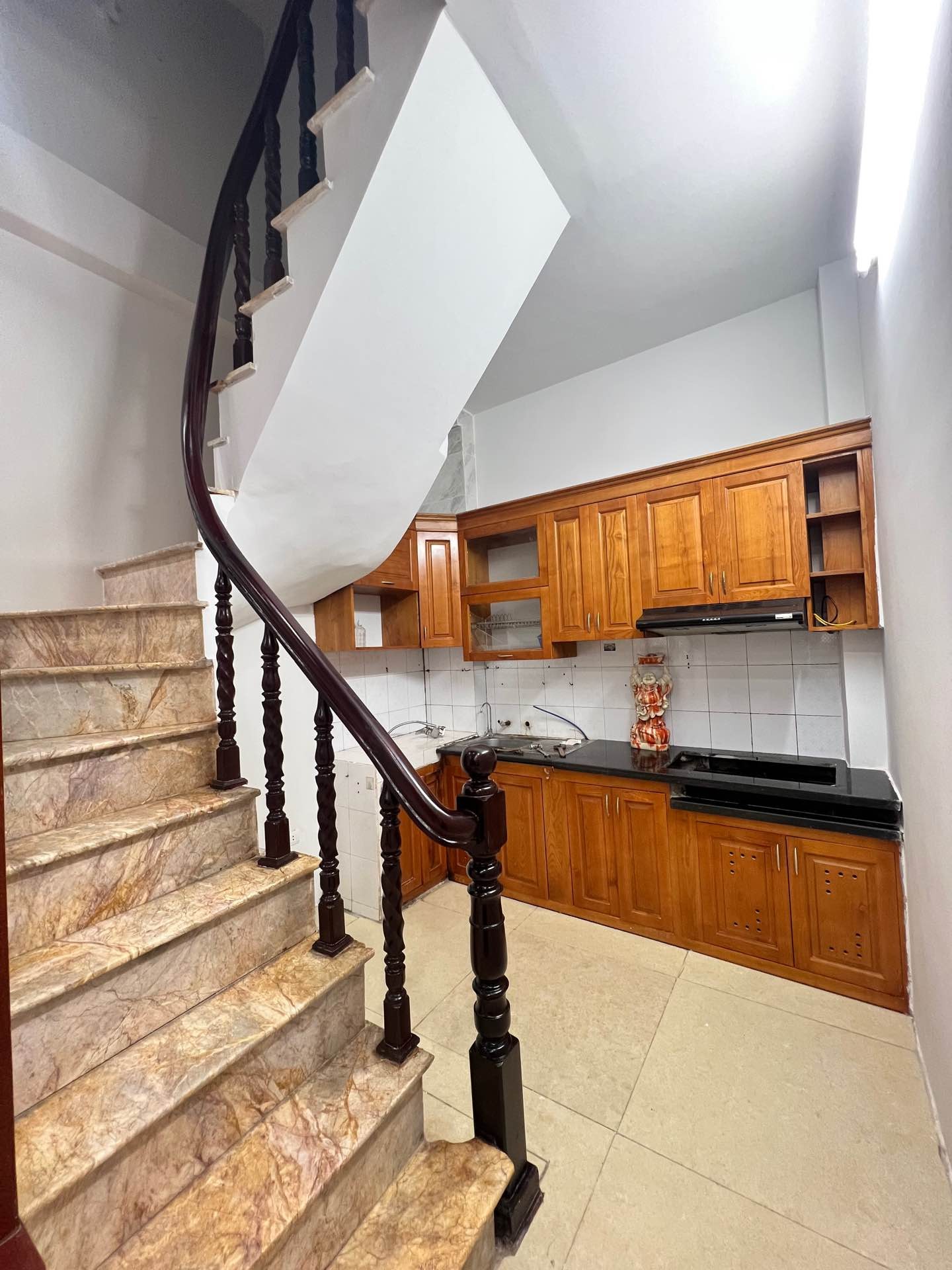 Bán nhà Giáp Bát - diện tích 21m2 5 tầng - vị trí cực đẹp - giá 5,85 tỷ