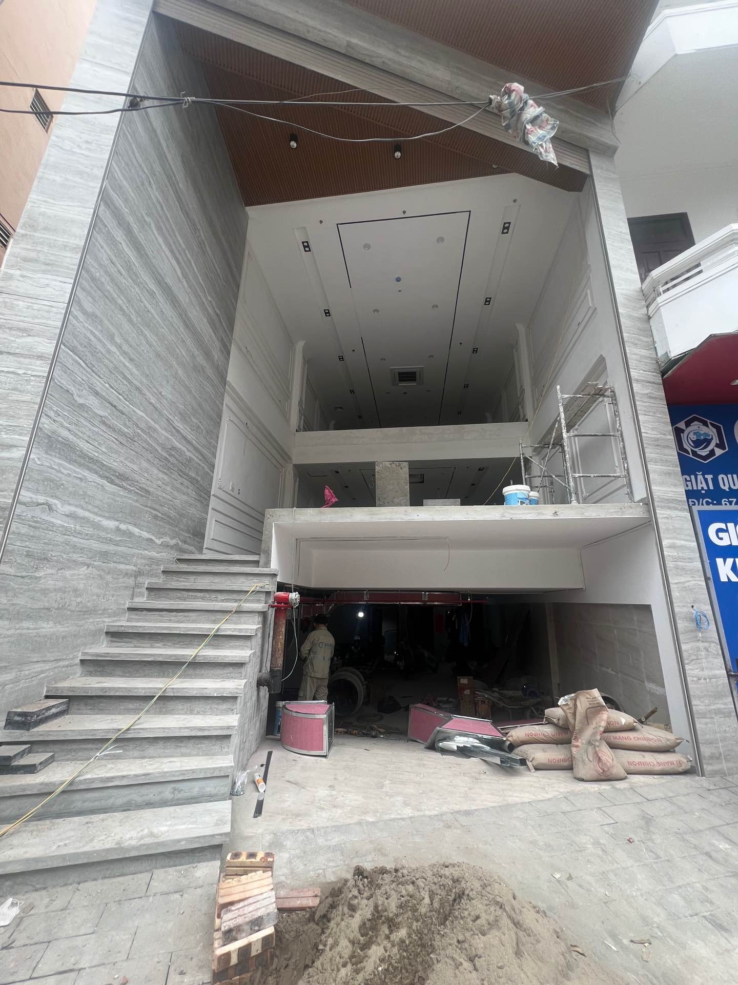 Bán nhà Hoàng Ngân - diện tích 107m2 10 tầng - ô tô tránh - giá 79,8 tỷ