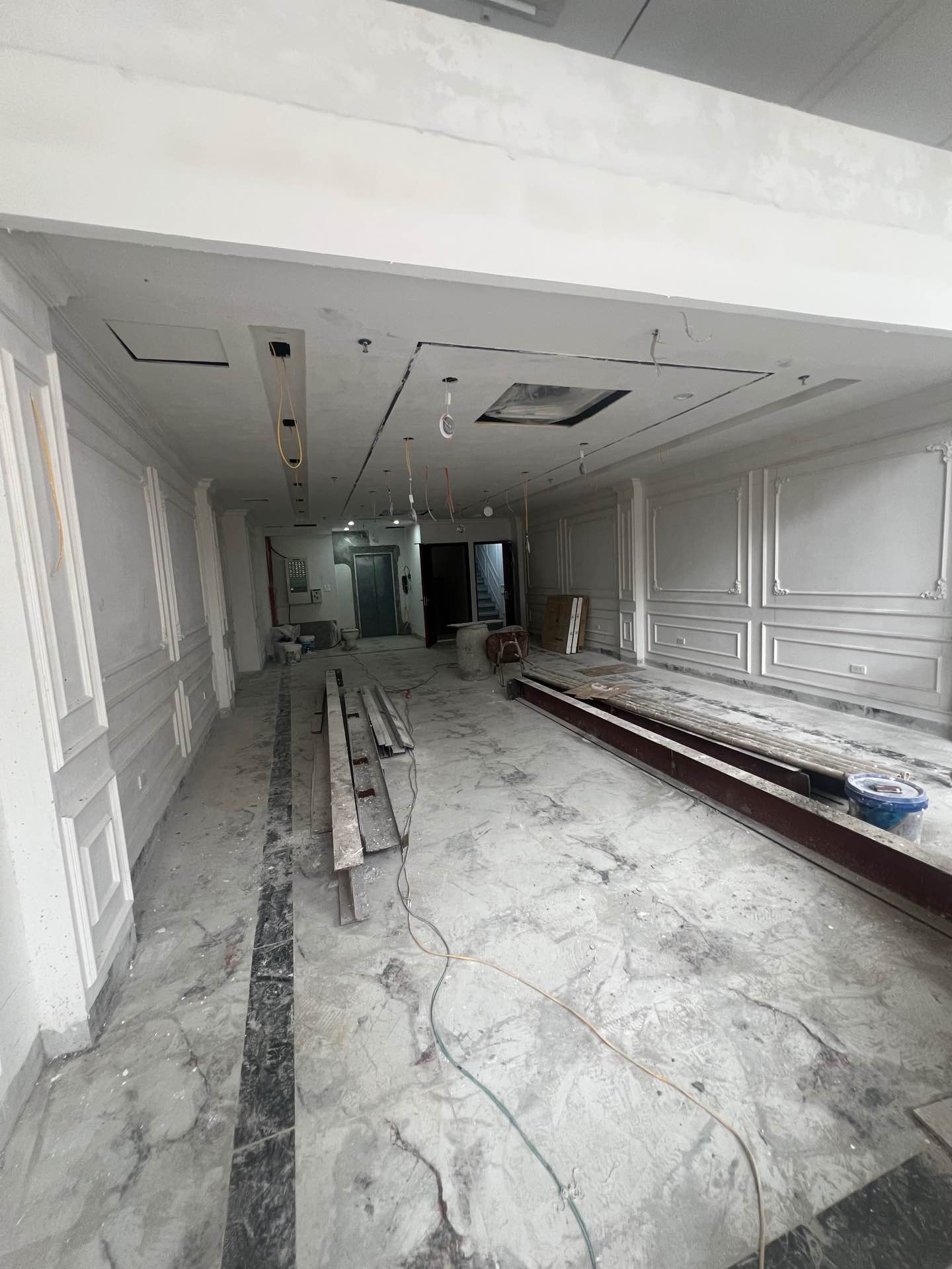 Bán nhà Hoàng Ngân - diện tích 107m2 10 tầng - ô tô tránh - giá 79,8 tỷ