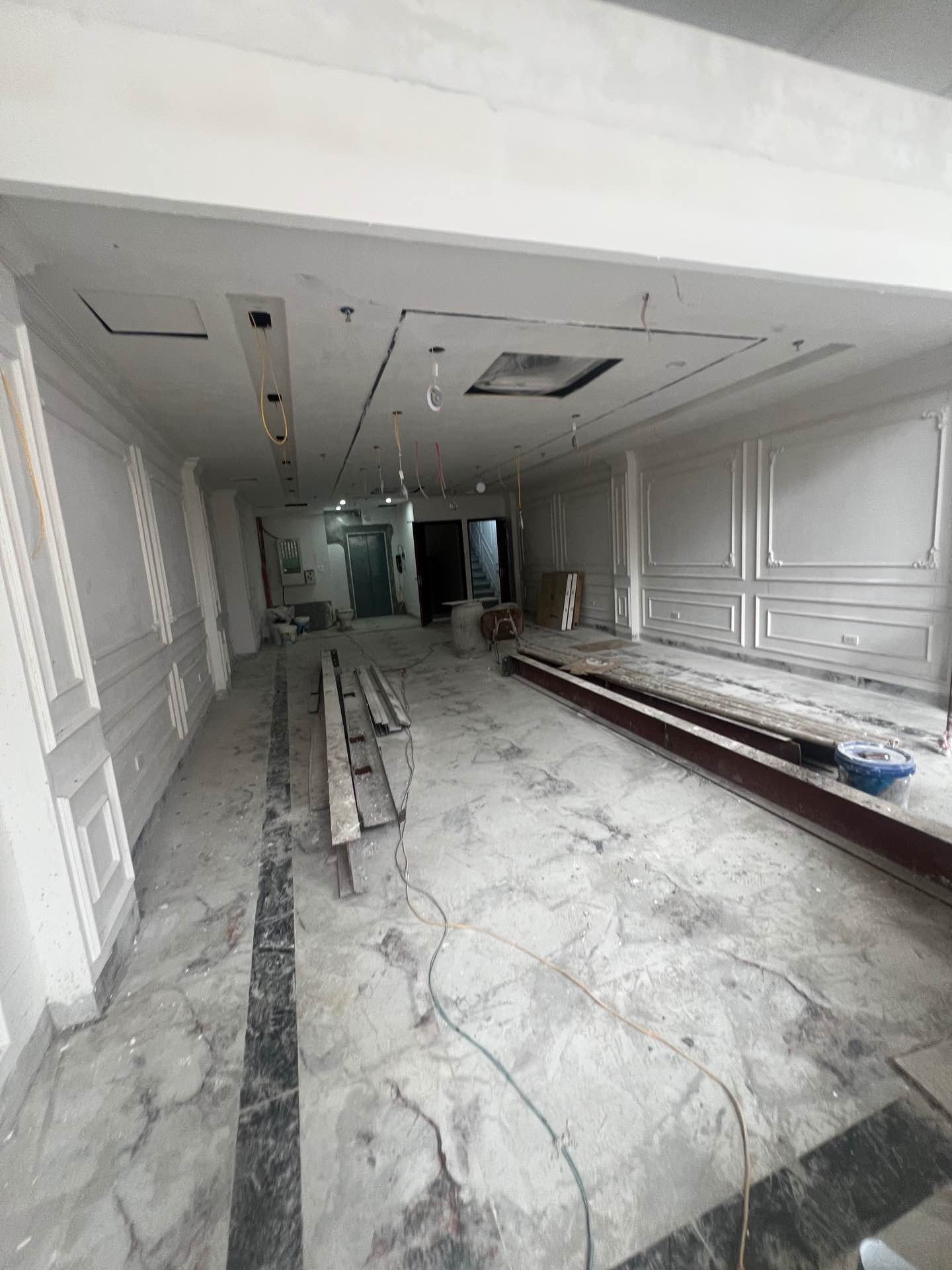 Bán nhà Hoàng Ngân - diện tích 107m2 10 tầng - ô tô tránh - giá 79,8 tỷ