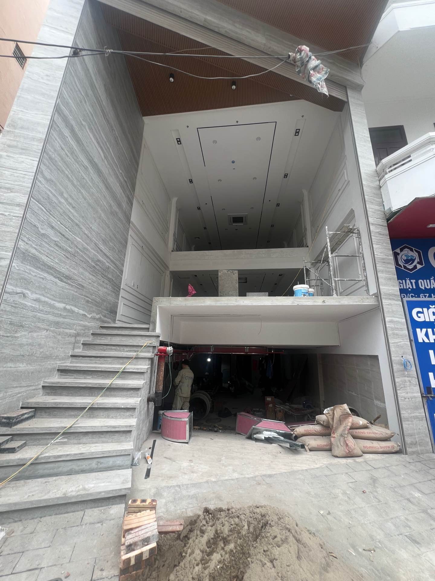 Bán nhà Hoàng Ngân - diện tích 107m2 10 tầng - ô tô tránh - giá 79,8 tỷ