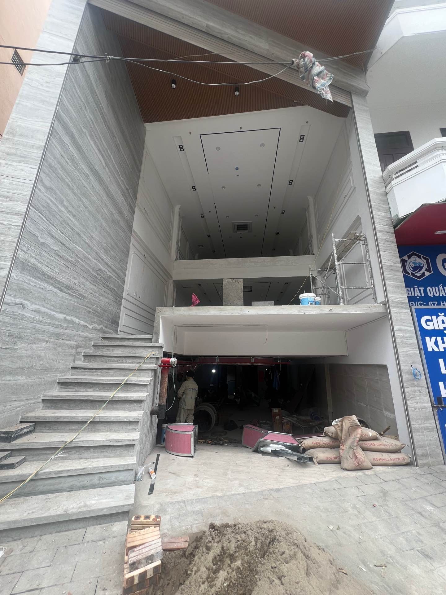 Bán nhà Hoàng Ngân - diện tích 107m2 10 tầng - ô tô tránh - giá 79,8 tỷ