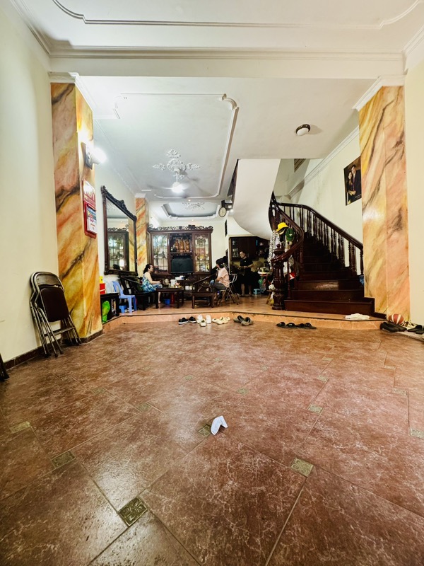 Bán nhà Đền Lừ 2 - diện tích 61m2 5 tầng - Ô tô tránh - giá 28,8 tỷ