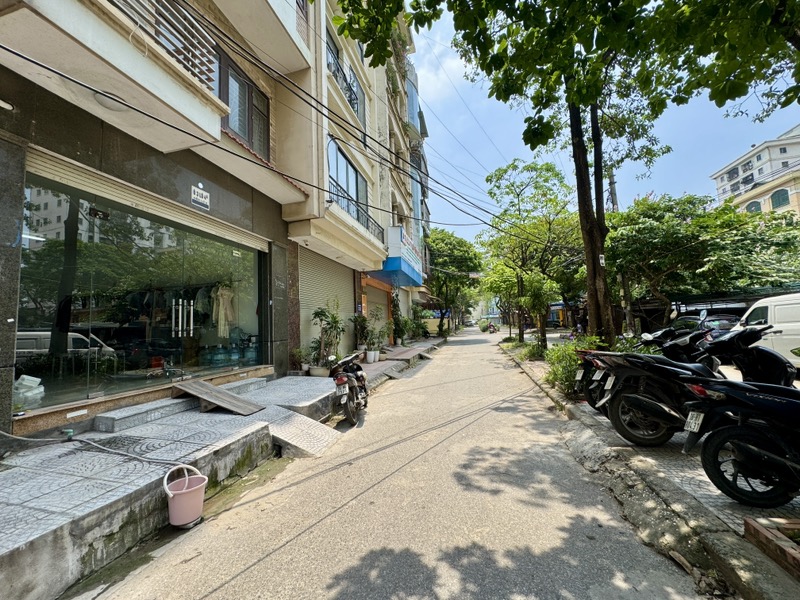 Bán nhà Đền Lừ 2 - diện tích 61m2 5 tầng - Ô tô tránh - giá 28,8 tỷ