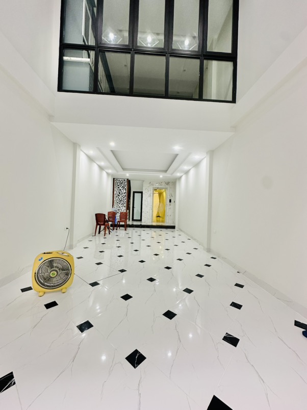 Bán nhà Định Công Thượng - diện tích 50m2 7 tầng - Ô tô đỗ cổng - giá 14,6 tỷ