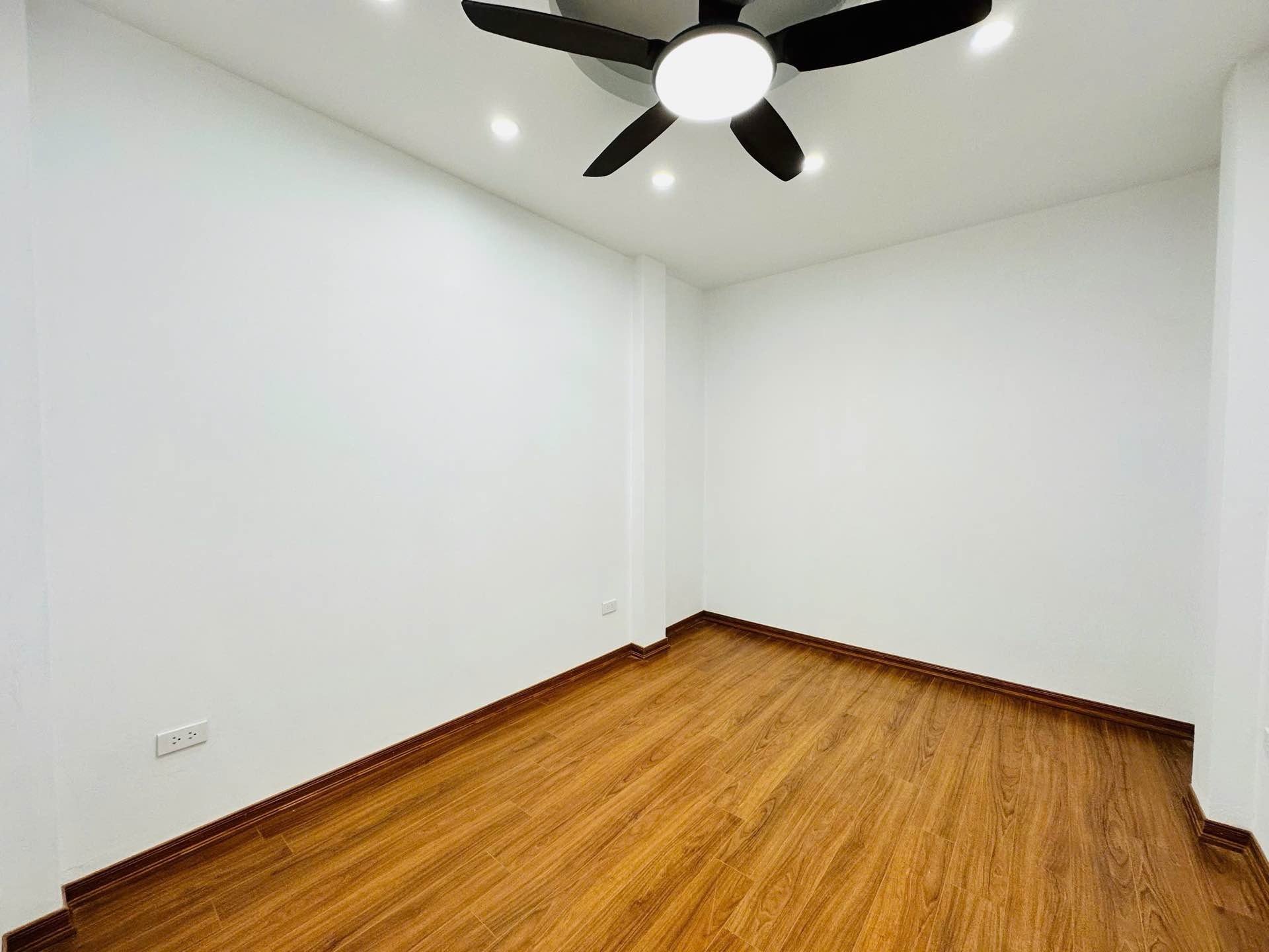 Bán nhà Lĩnh Nam - diện tích 25m2 4 tầng - Ngõ ô tô - giá 6,8 tỷ