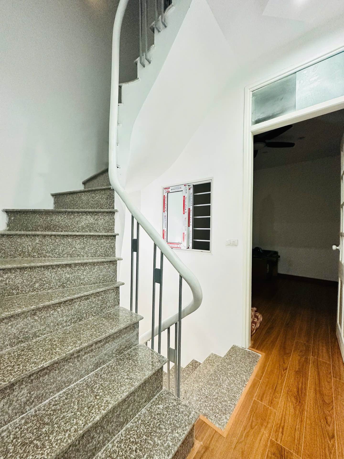 Bán nhà Lĩnh Nam - diện tích 25m2 4 tầng - Ngõ ô tô - giá 6,8 tỷ