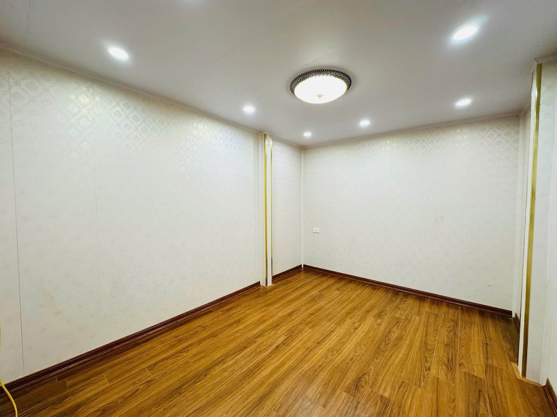 Bán nhà Lĩnh Nam - diện tích 25m2 4 tầng - Ngõ ô tô - giá 6,8 tỷ