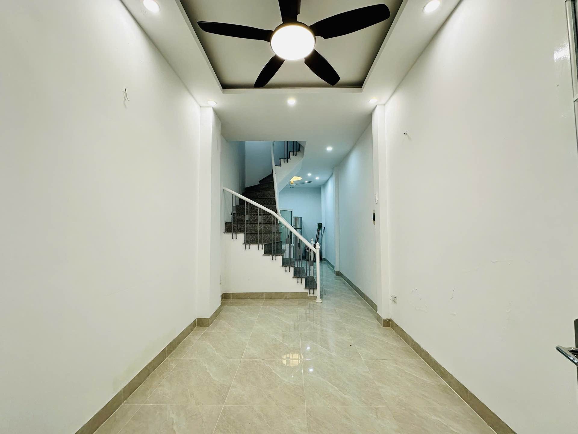 Bán nhà Lĩnh Nam - diện tích 25m2 4 tầng - Ngõ ô tô - giá 6,8 tỷ