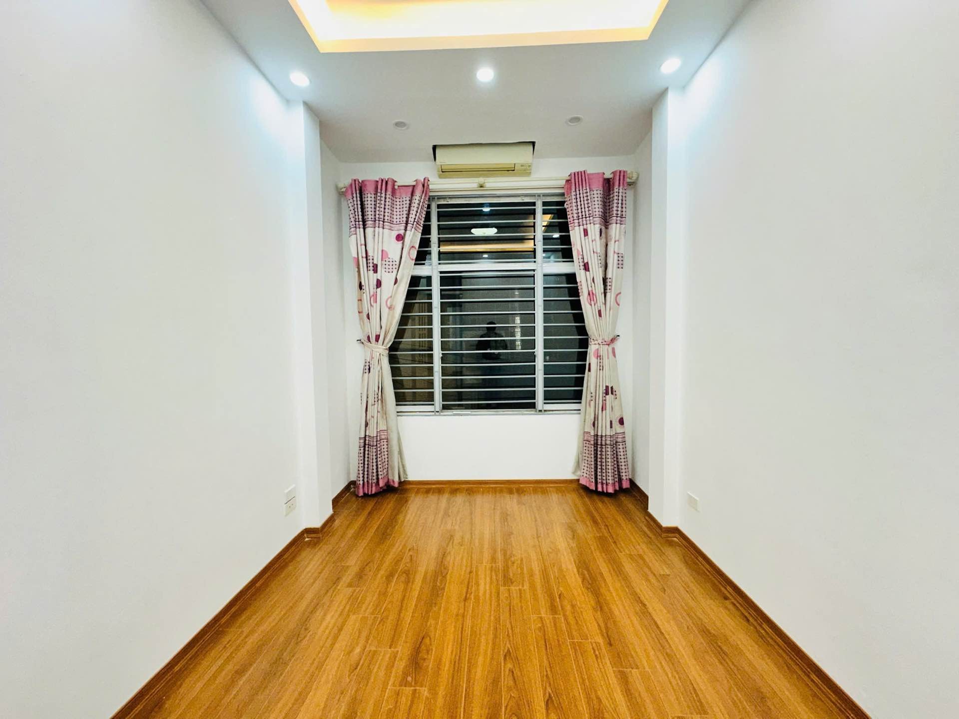 Bán nhà Lĩnh Nam - diện tích 25m2 4 tầng - Ngõ ô tô - giá 6,8 tỷ