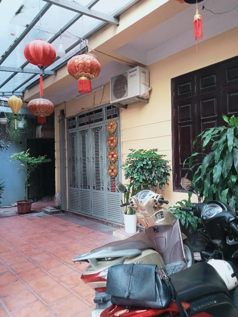 Bán nhà Lĩnh Nam - diện tích 81m2 6 tầng - Lô góc, ô tô tránh - giá 20 tỷ