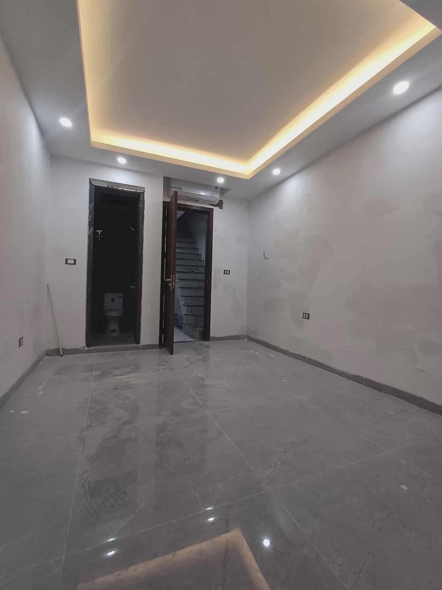 Bán nhà Hồng Mai - diện tích 43m2 6 tầng - Lô góc 2 mặt ngõ - giá 17,2 tỷ