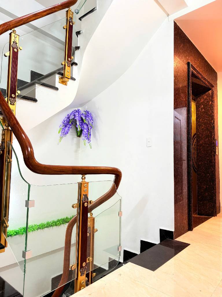 Bán nhà Kim Ngưu - diện tích 55.7m2 5 tầng - mặt phố kinh doanh sầm uất - giá 25 tỷ