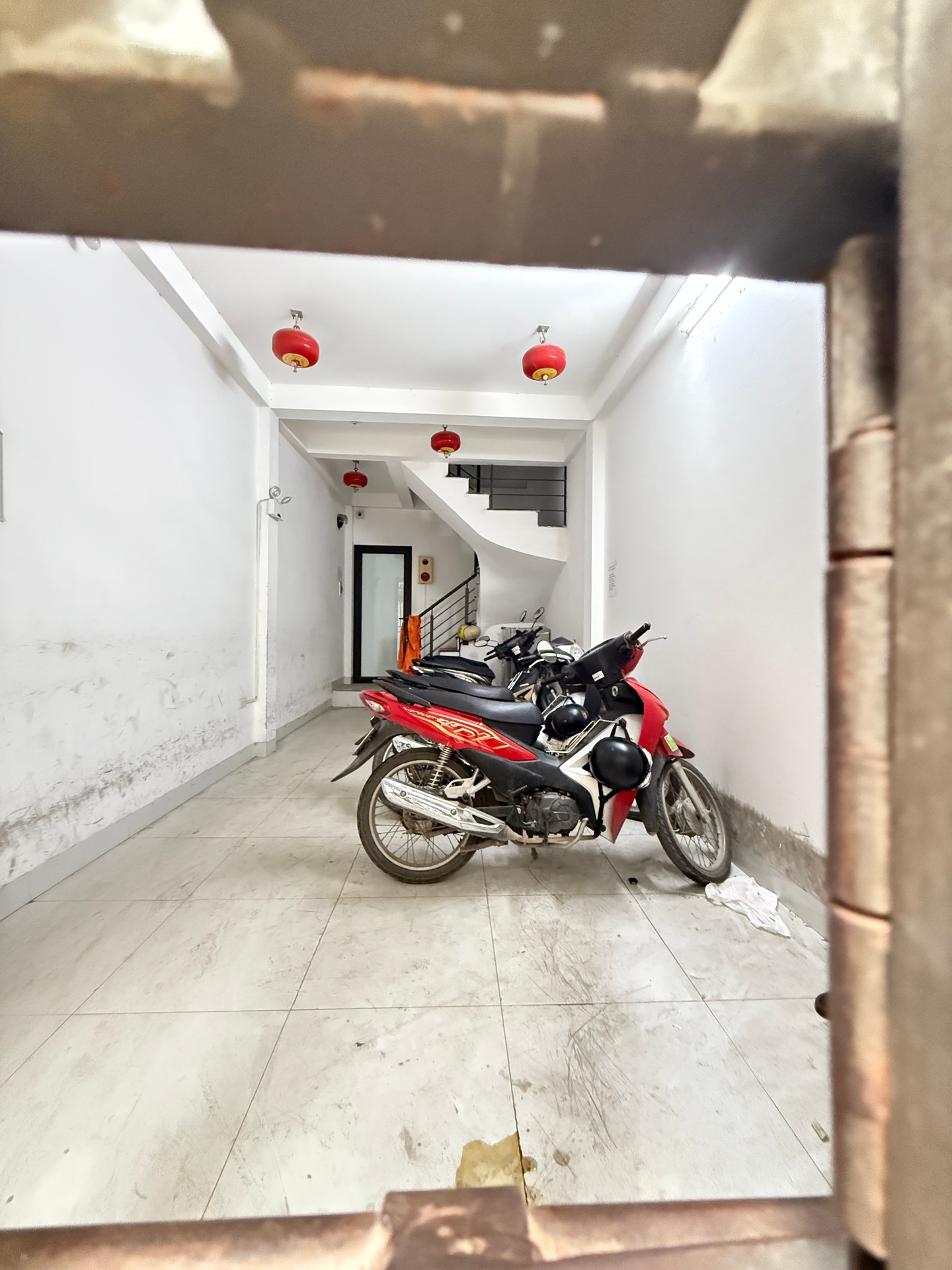 Bán nhà Định Công - diện tích 48m2 6 tầng - Gần phố - giá 11,8 tỷ