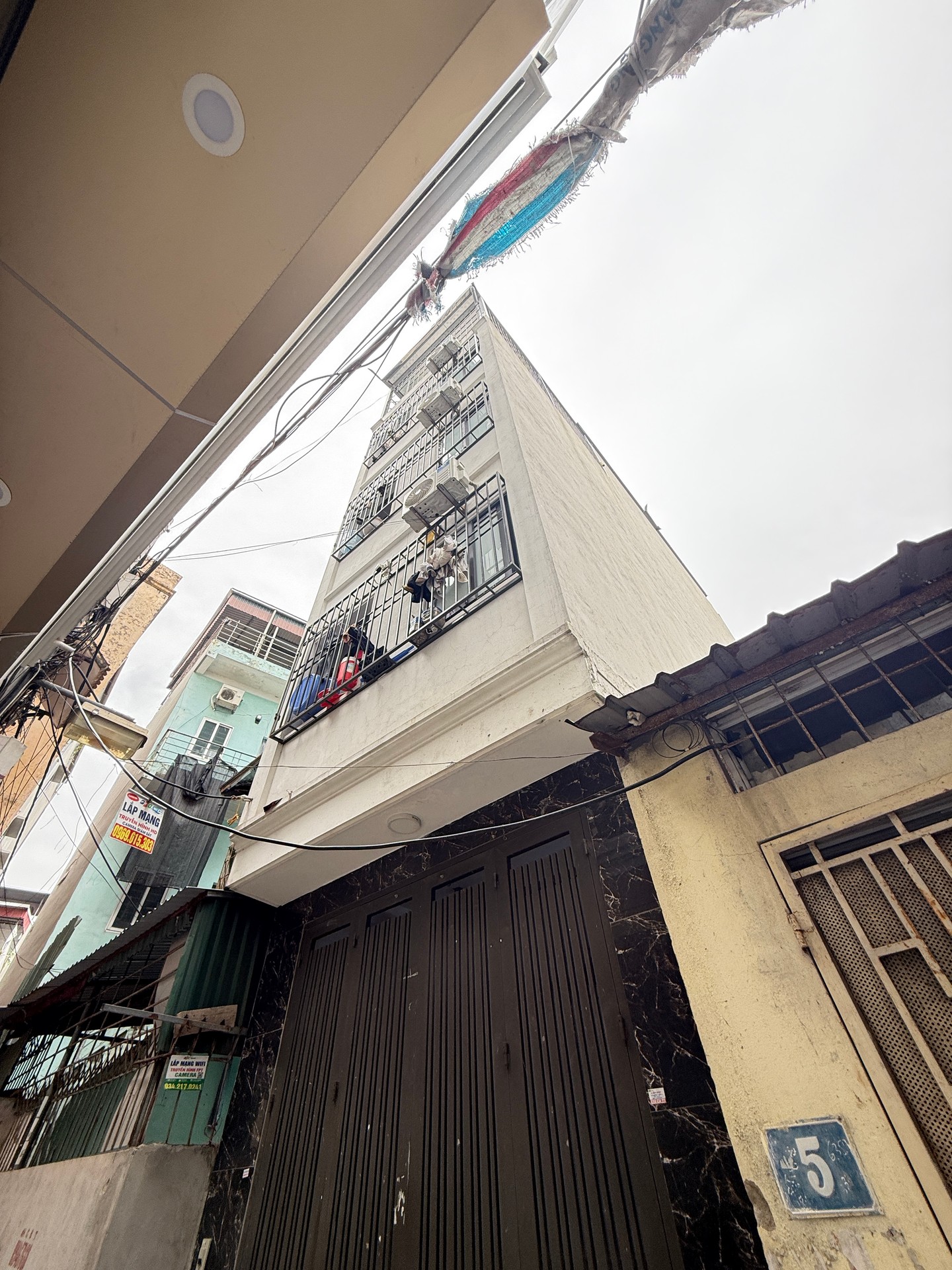 Bán nhà Định Công - diện tích 48m2 6 tầng - Gần phố - giá 11,8 tỷ
