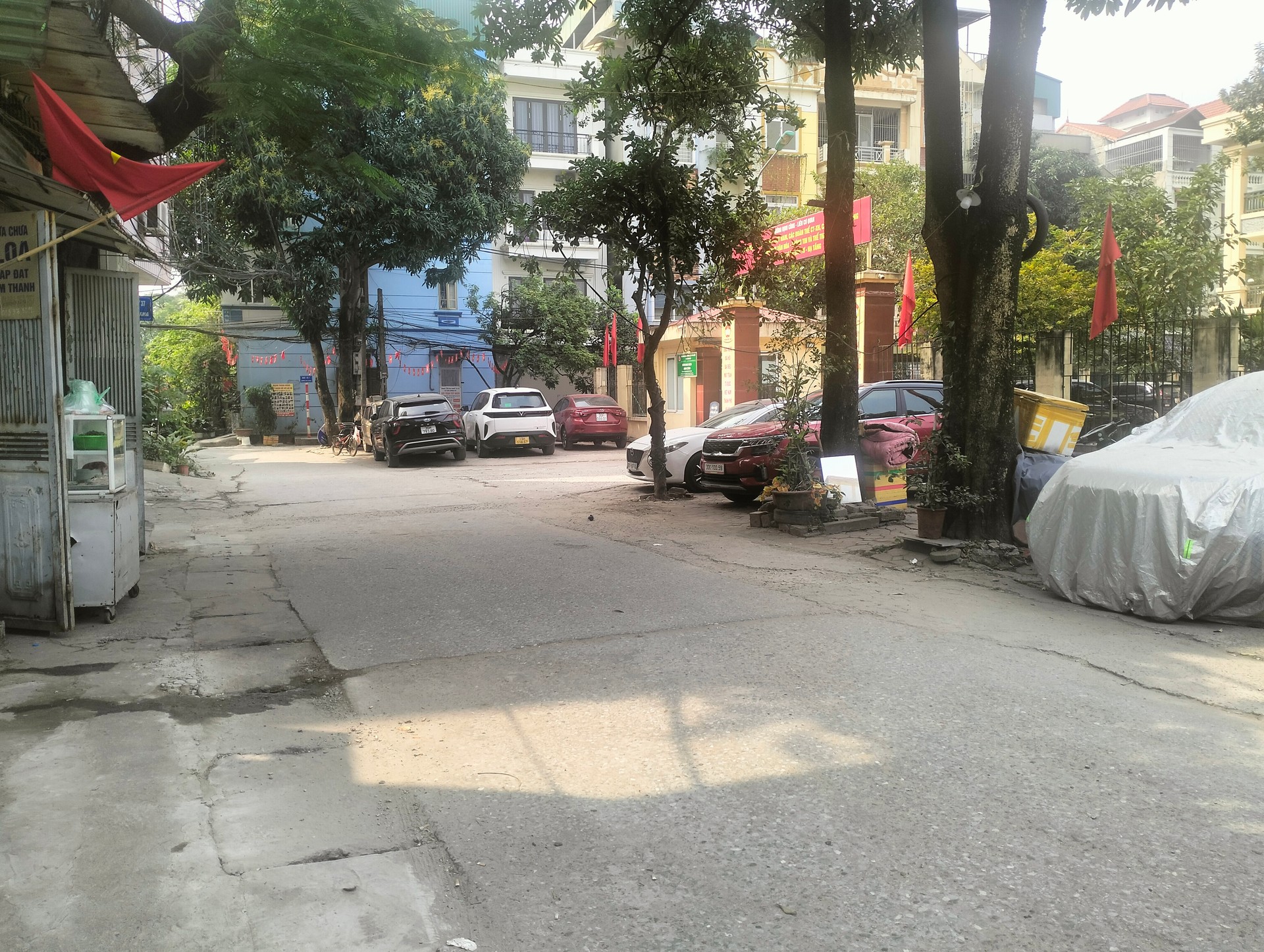 Bán nhà Kim Giang - diện tích 100m2 2 tầng - Ô tô vào nhà - giá 31 tỷ