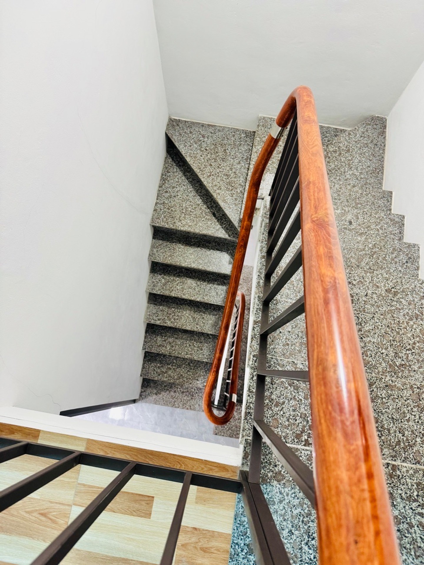 Bán nhà Nguyễn Đức Cảnh - diện tích 25m2 3 tầng - Nhà riêng kiên cố, gần hồ Đền Lừ - giá 2,98 tỷ
