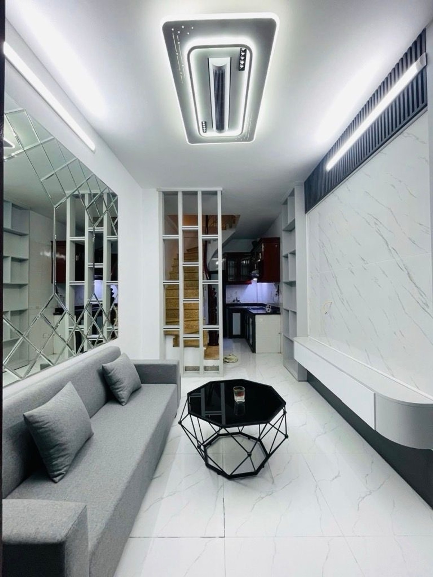 Bán nhà Trương Định - diện tích 20m2 5 tầng - Sổ đỏ vuông đét sẵn sàng giao dịch - giá 6,3 tỷ
