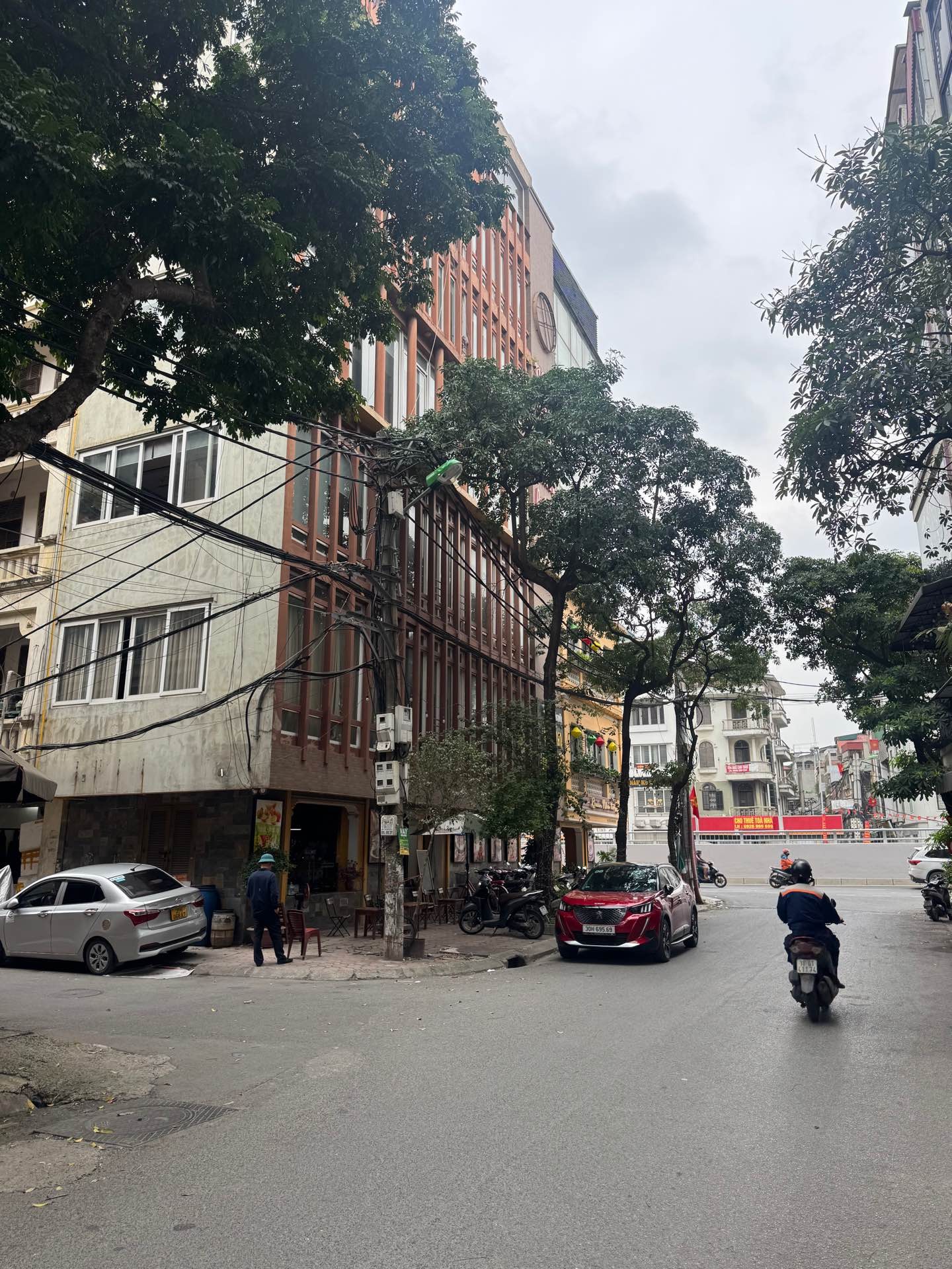 Bán nhà Kim Đồng - diện tích 104m2 7 tầng - Lô góc 3 mặt thoáng - giá 80 tỷ