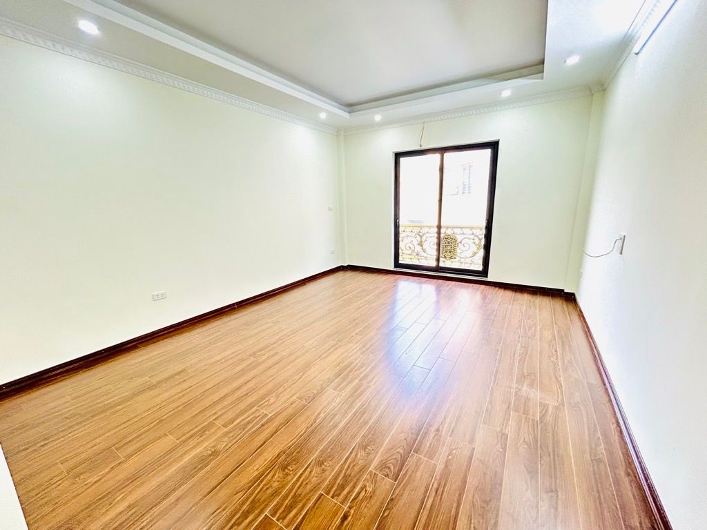 Bán nhà Vĩnh Hưng - diện tích 40m2 5 tầng - Gara ô tô, thang máy - giá 12,5 tỷ