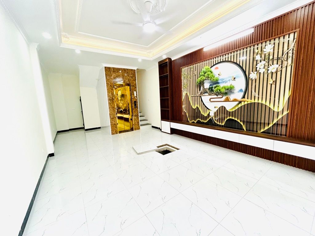 Bán nhà Vĩnh Hưng - diện tích 40m2 5 tầng - Gara ô tô, thang máy - giá 12,5 tỷ