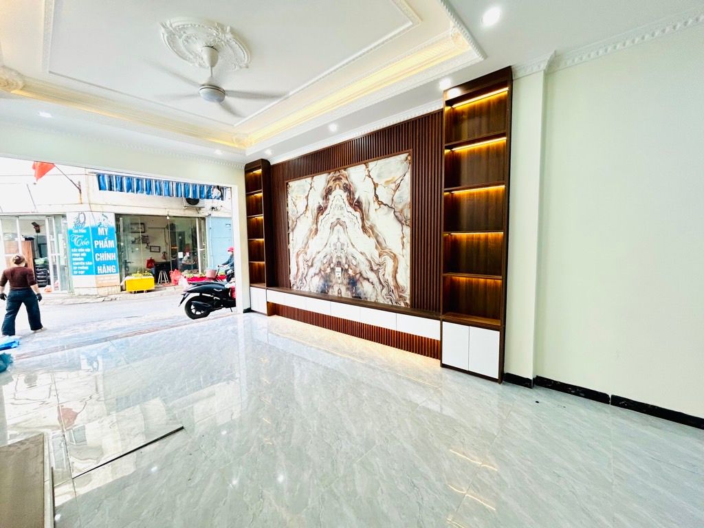 Bán nhà Vĩnh Hưng - diện tích 40m2 5 tầng - Gara ô tô, thang máy - giá 12,5 tỷ