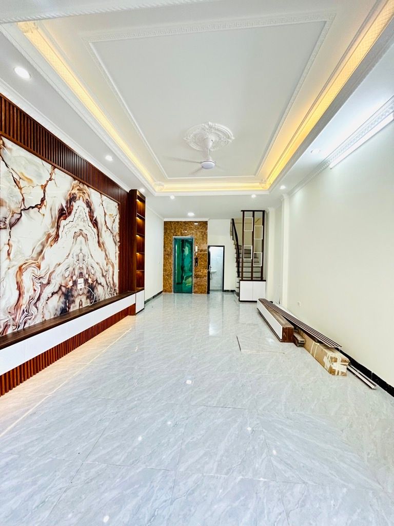 Bán nhà Vĩnh Hưng - diện tích 40m2 5 tầng - Gara ô tô, thang máy - giá 12,5 tỷ