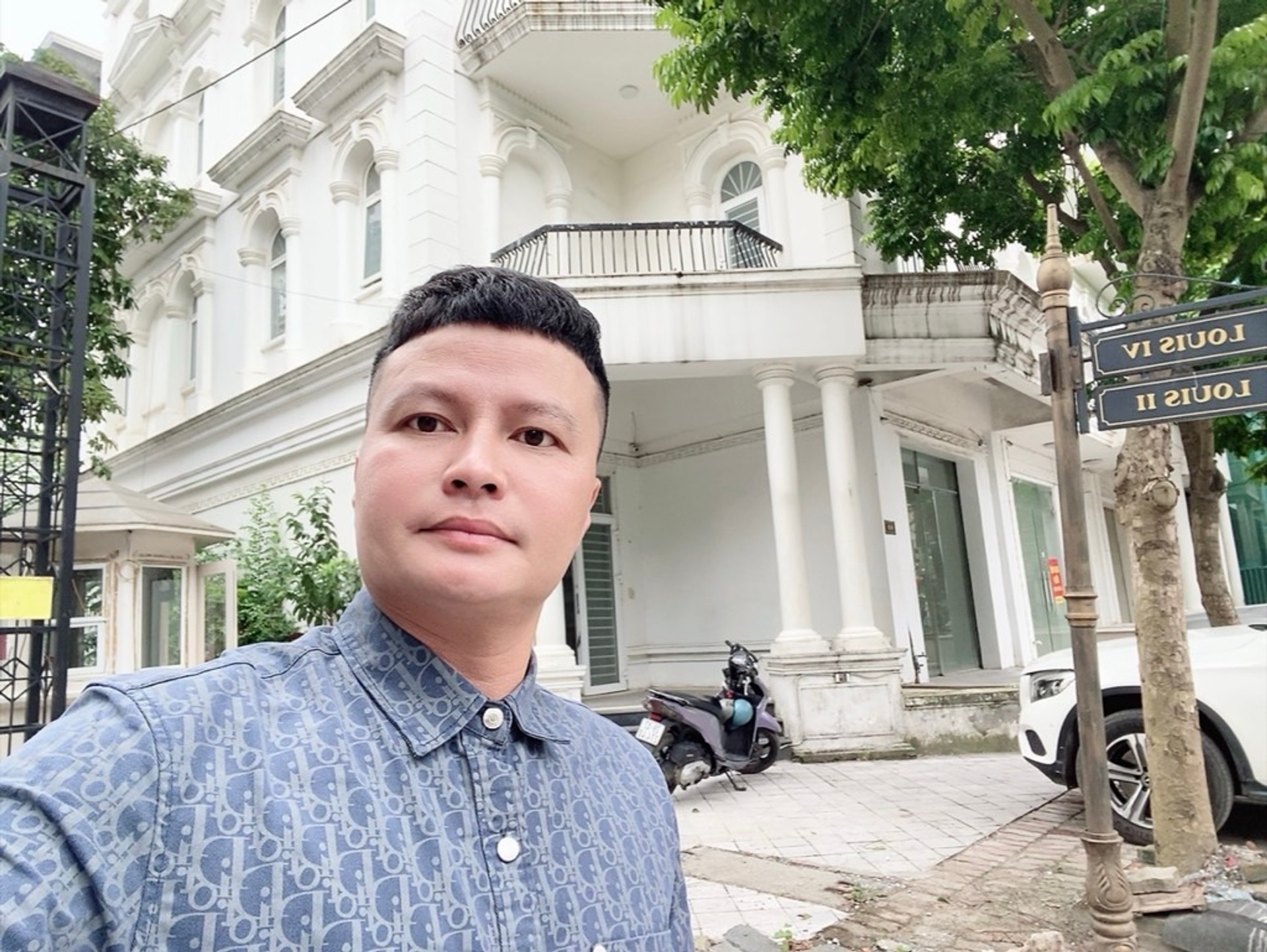 Bán nhà Ngõ 4 Đại Mỗ - diện tích 160m2 5 tầng - Lô góc 3 mặt thoáng - giá 5,3 tỷ