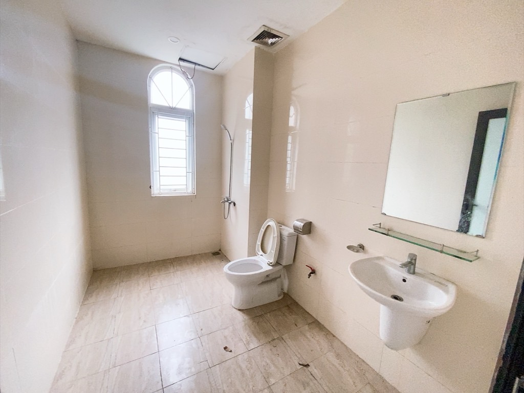 Bán nhà Ngõ 4 Đại Mỗ - diện tích 160m2 5 tầng - Lô góc 3 mặt thoáng - giá 5,3 tỷ