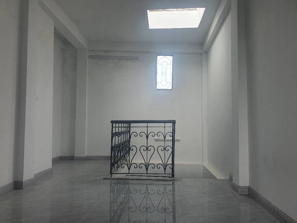 Bán nhà Trương Định - diện tích 32m2 5 tầng - Ô TÔ TRÁNH - giá 10,2 tỷ