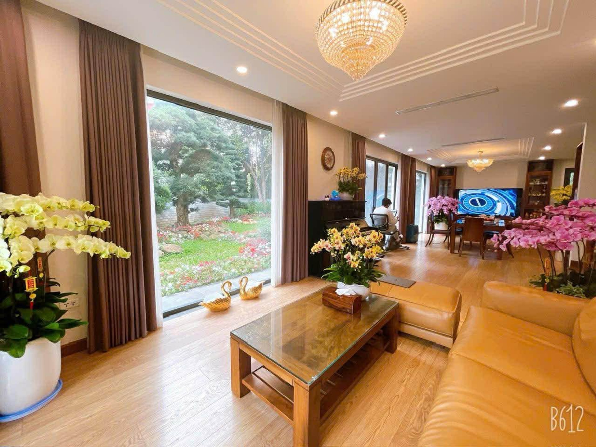 Bán nhà GAMUDA - diện tích 300m2 5 tầng - Lô góc 3 mặt thoáng - giá 115 tỷ